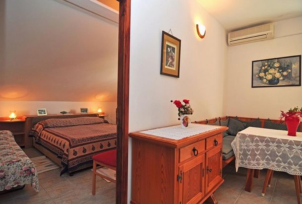 Apartments Jerina Sukosan Luaran gambar